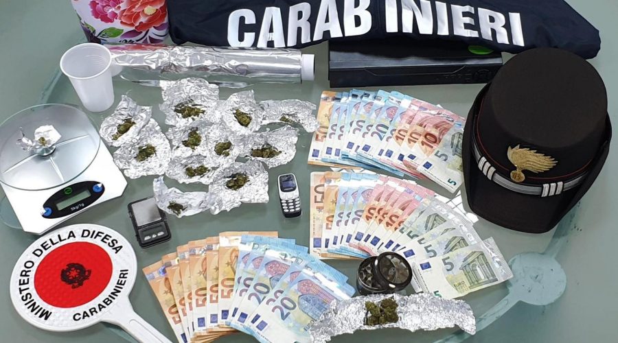Mascalucia, pusher ed assuntore beccati dai carabinieri: un arresto