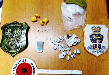 Pusher &ldquo;per necessit&agrave;&rdquo; tenta la fuga: arrestato