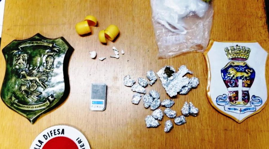 Pusher “per necessità” tenta la fuga: arrestato