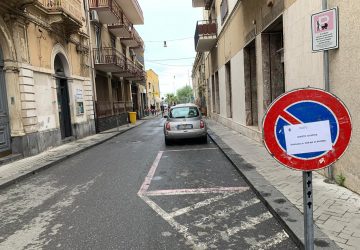 Riposto, chiuso al traffico tratto di via Cavour per scongiurare assembramenti