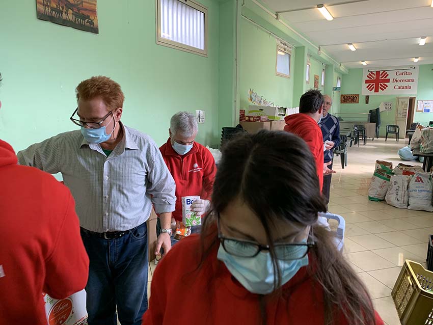 La carità non si è mai fermata: mercoledì riapre anche l’Help Center a Catania