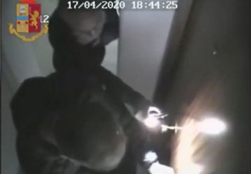 Tentato furto in una gioielleria, due arresti a Catania