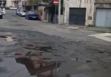 Mascali, liquami in strada tra via Carrata e via San Giuseppe