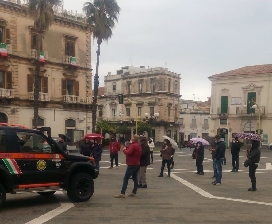 Giarre, distribuite in piazza Duomo dalla Procivis 400 mascherine