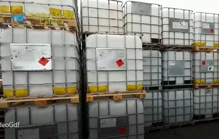 Scoperti e sequestrati a Bronte 7.115 litri di detergente venduto come sanificante: un denunciato