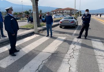 Riposto, il sindaco Caragliano "pattuglia" il lungomare: "Qui si rispettano le regole"