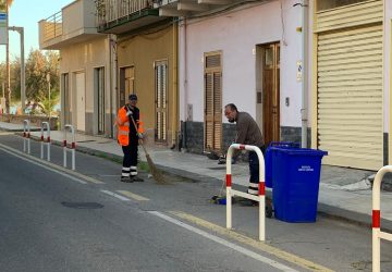 Riposto, diserbo e pi&ugrave; pulizia sul lungomare: interviene la Tech