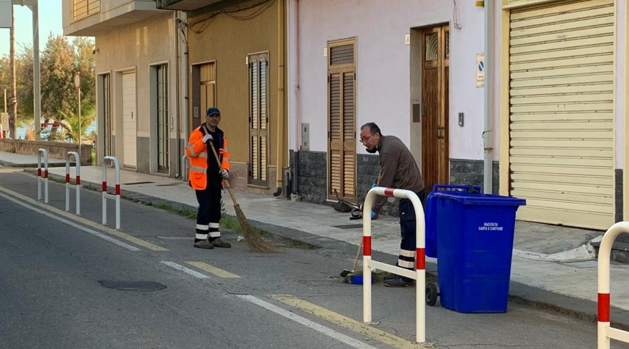 Riposto, diserbo e più pulizia sul lungomare: interviene la Tech