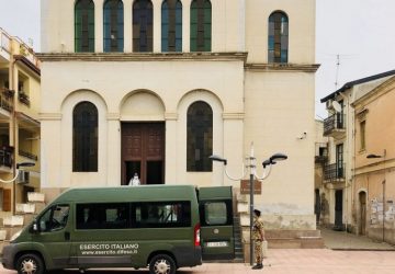 I nuclei disinfettori della Brigata &ldquo;Aosta&rdquo;, gi&agrave; intervenuti in 54 Comuni, sanificano Enti e sedi istituzionali