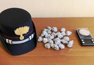 Con la droga nello zaino nei pressi di piazza Europa a Catania: arrestati