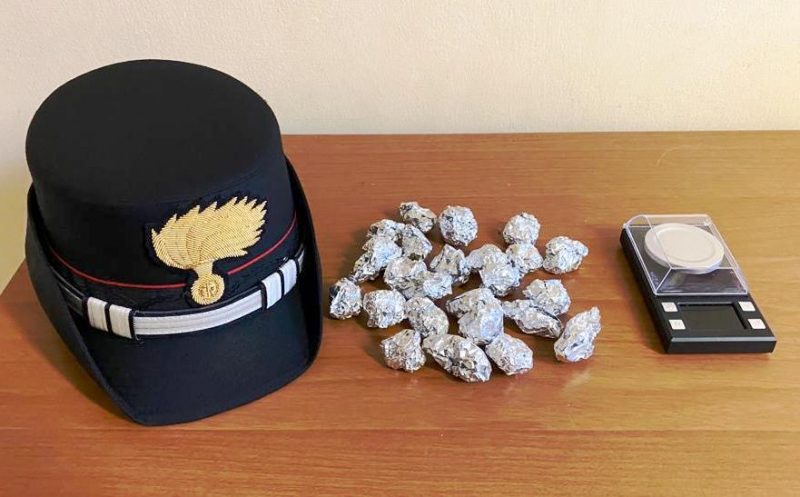 Con la droga nello zaino nei pressi di piazza Europa a Catania: arrestati