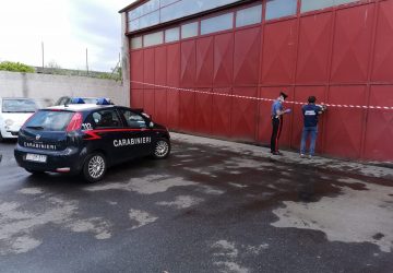 Giarre, carabinieri del Noe sequestrano capannone industriale. Tre denunciati