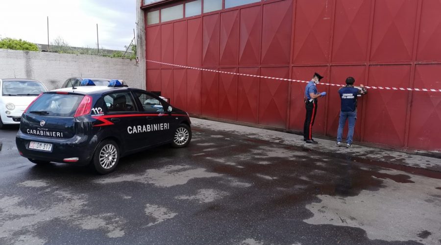 Giarre, carabinieri del Noe sequestrano capannone industriale. Tre denunciati