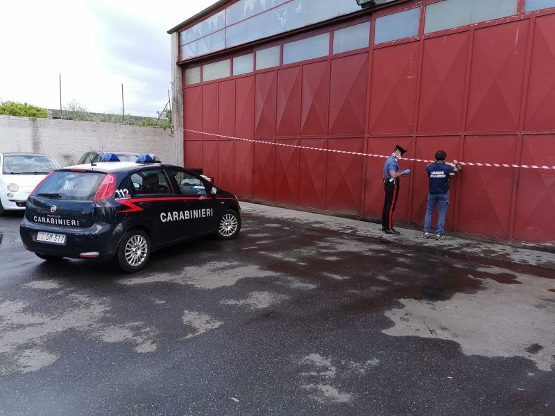 Giarre, carabinieri del Noe sequestrano capannone industriale. Tre denunciati
