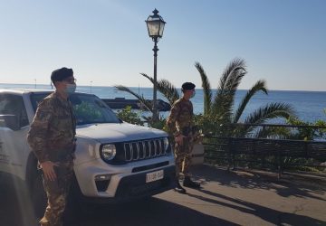 Operazione "strade sicure" a Catania: bloccati dall&rsquo;Esercito un uomo armato di coltello e l'autore di un furto