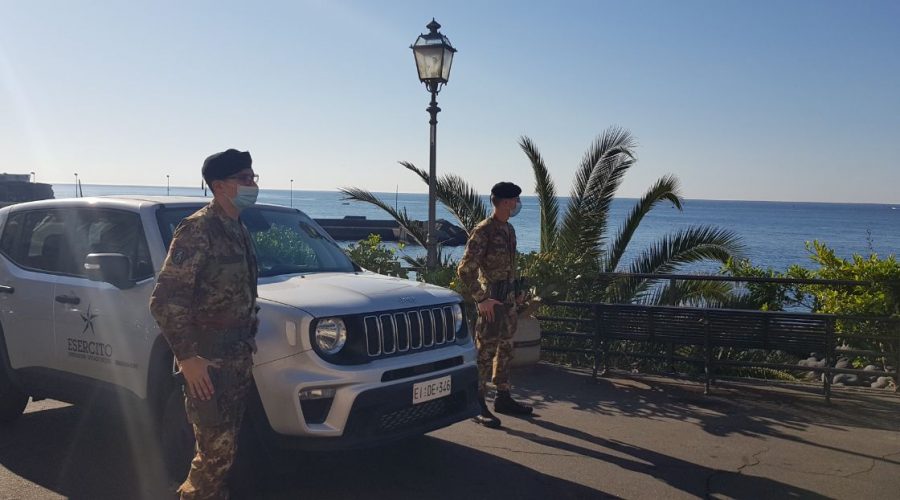 Operazione “strade sicure” a Catania: bloccati dall’Esercito un uomo armato di coltello e l’autore di un furto