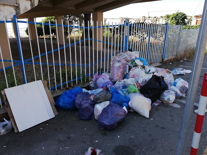 Stagione estiva alle porte: disordine e rifiuti sul litorale mascalese