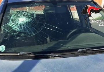 Catania, inseguiva i familiari con una mazza da fabbro: arrestato