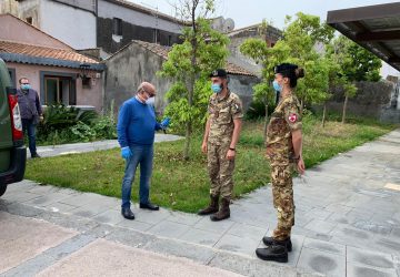 Riposto, partita la sanificazione dell'Esercito negli edifici comunali: il via da palazzo Vigo