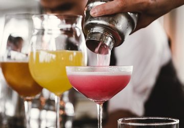 Catania, pub aperto serve cocktail ai clienti: sanzionato il titolare