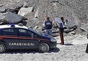 Sequestrata una discarica abusiva: rinvenute 500 tonnellate di scarti della lavorazione del basalto lavico VD