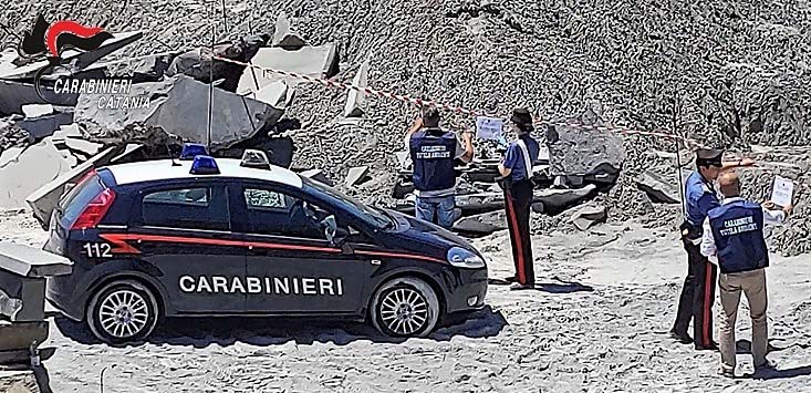 Sequestrata una discarica abusiva: rinvenute 500 tonnellate di scarti della lavorazione del basalto lavico VD