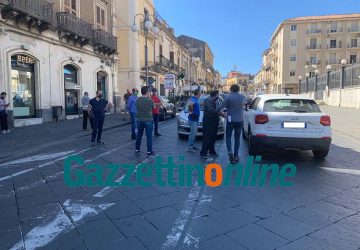 Giarre, lavoratori autolinee Buda Sag bloccano il traffico in via Callipoli VIDEO