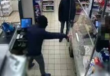 Patern&ograve;, assaltano un supermercato in pieno centro: arrestati tre minorenni VIDEO