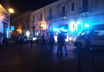 Giarre, auto perde controllo in corso Italia e si schianta su mezzo in sosta