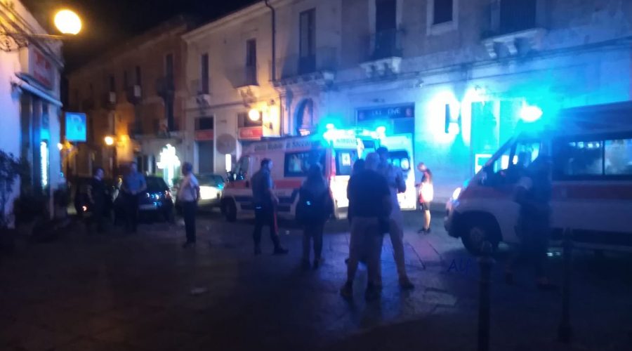 Giarre, auto perde controllo in corso Italia e si schianta su mezzo in sosta