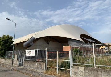 Giarre, un&rsquo;altra perla: chiude la tensostruttura per l&rsquo;inerzia dell&rsquo;Utc