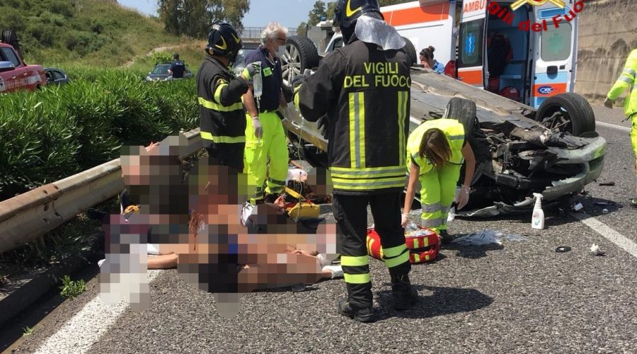 A18, pauroso incidente nei pressi di Calatabiano: 5 feriti lievi