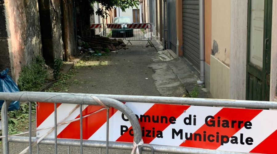 Giarre, centro storico in abbandono: vecchie stamberghe si sbriciolano in via Pittella