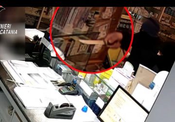 Patern&ograve;, era diventato il terrore degli esercenti: fermato un rapinatore minorenne