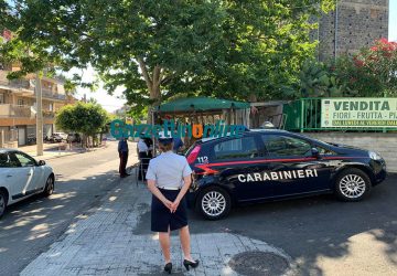 Giarre, "ambulantato selvaggio": operazione congiunta di carabinieri e polizia locale. Smantellate tre postazioni VIDEO