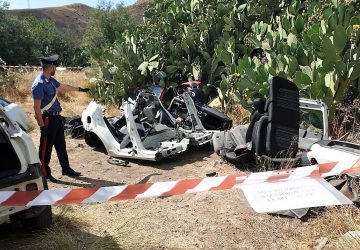 Biancavilla, stavamo smantellando auto rubate: tre arresti