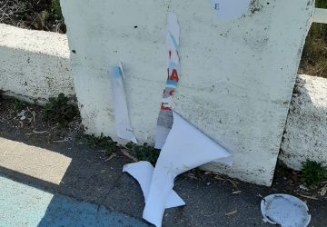 Mascali, stracciati i manifesti contro gli sporcaccioni. Il sindaco Messina: "Non demordiamo"