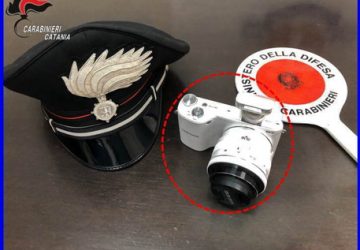 Patern&ograve;, fa cadere dal balcone la vittima per rubargli la macchina fotografica