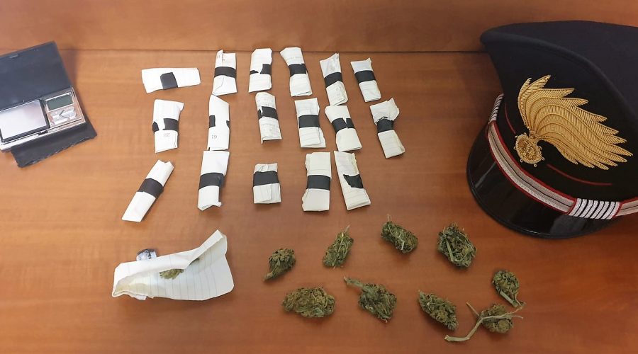 Acireale, nascondeva la marijuana in casa: arrestato
