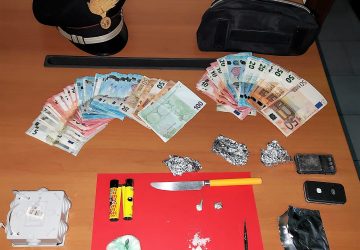 Catania, piazzava &ldquo;coca&rdquo; e &ldquo;crack&rdquo; davanti casa: arrestato