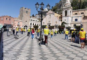 Taormina, flash mob dei lavoratori stagionali turistici