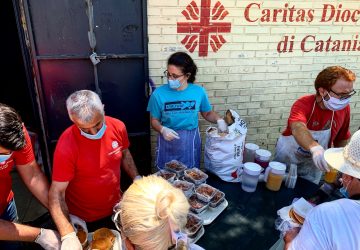 Help Center, i numeri dell’emergenza: 400 pasti al giorno, 60% assistiti italiani