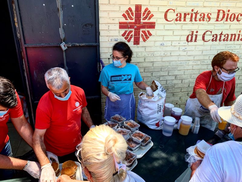 Help Center, i numeri dell’emergenza: 400 pasti al giorno, 60% assistiti italiani