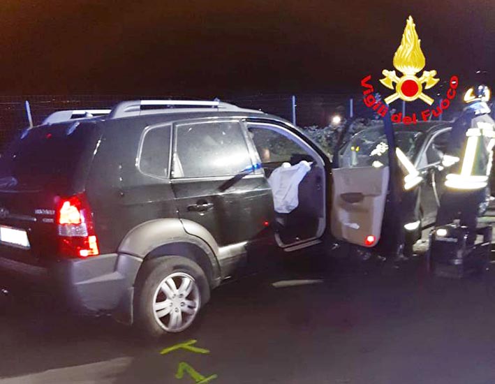 Grave incidente stradale a Paternò, intervengono i Vigili del fuoco