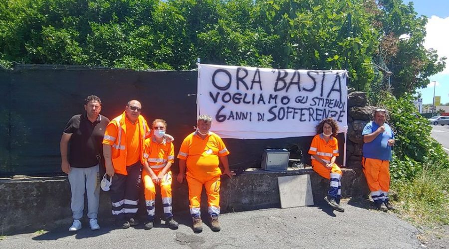 Linguaglossa, operatori ecologici in protesta