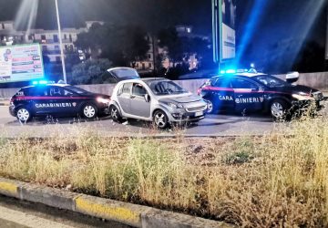Folle fuga in contromano per sfuggire ai Carabinieri: arrestati due spacciatori