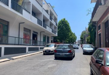 Giarre, in via Finocchiaro Aprile un cartello contro il sindaco dopo l&rsquo;ultimo sinistro mortale