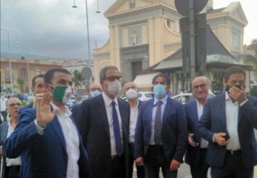 Mascali, il presidente della Regione Musumeci conferma il rifacimento del prospetto esterno del municipio