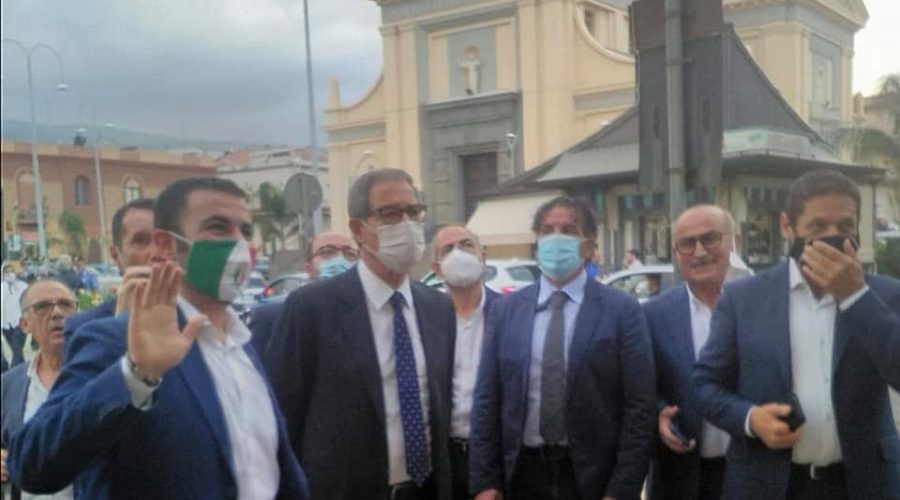 Mascali, il presidente della Regione Musumeci conferma il rifacimento del prospetto esterno del municipio