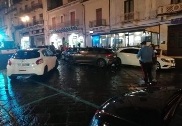Giarre, incidente in via Callipoli coinvolge tre auto. Due feriti